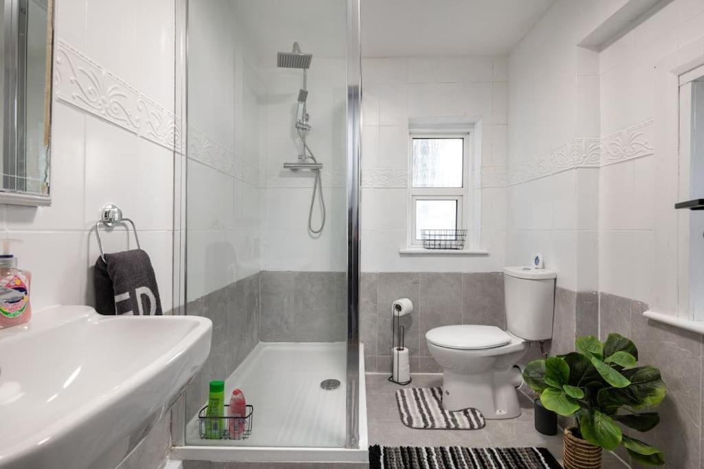 2A - Bright & Airy 2 Bed Flat - 20 Mins To Central London Exterior photo