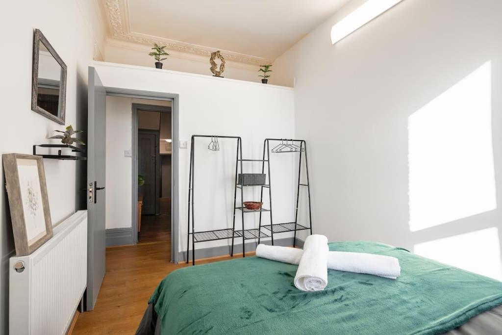 2A - Bright & Airy 2 Bed Flat - 20 Mins To Central London Exterior photo