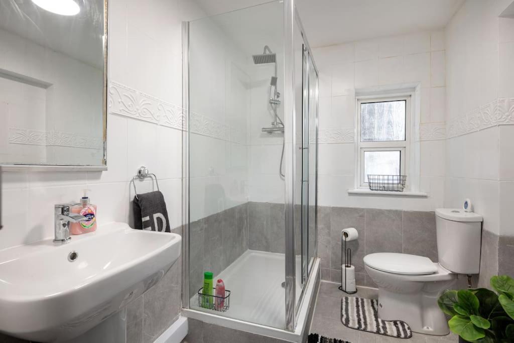 2A - Bright & Airy 2 Bed Flat - 20 Mins To Central London Exterior photo